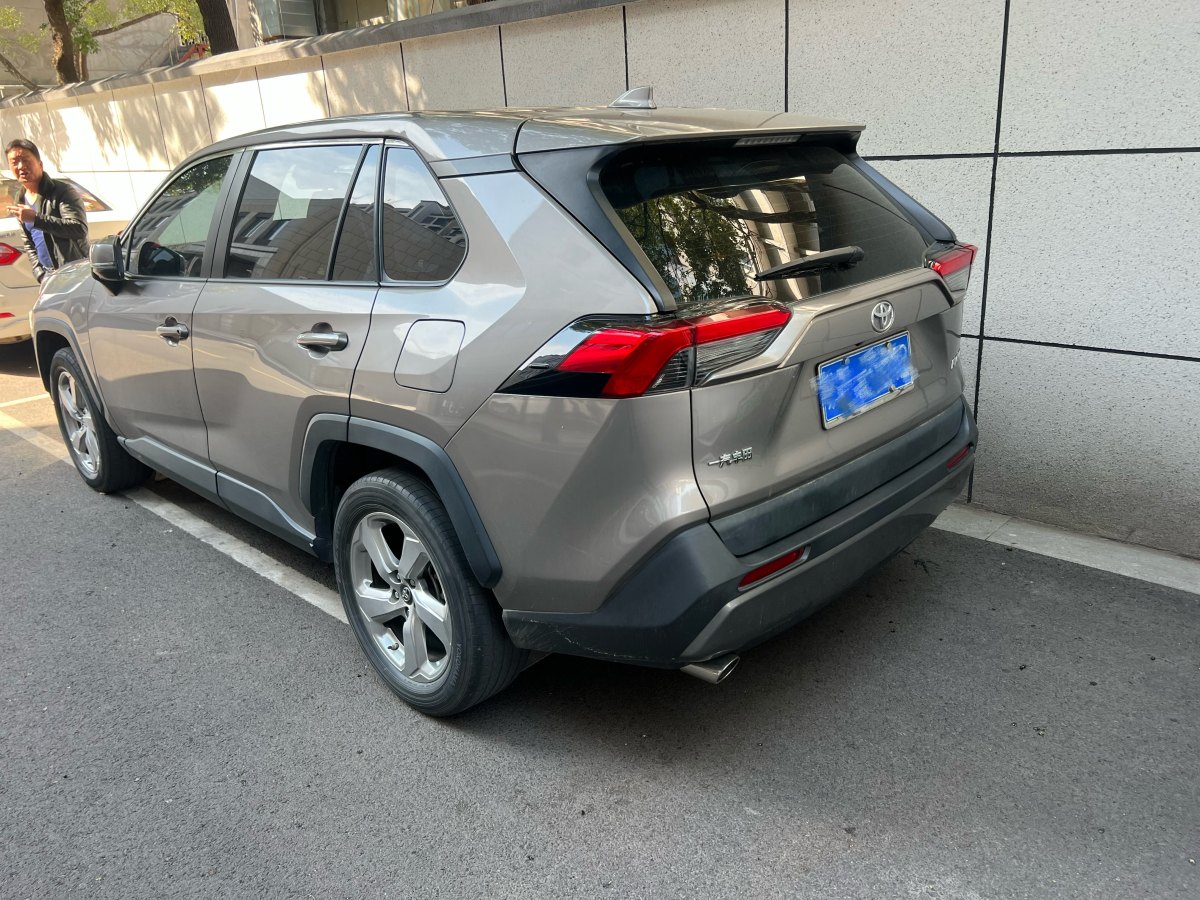 豐田 RAV4  2018款 榮放 2.0L CVT兩驅(qū)風(fēng)尚版圖片