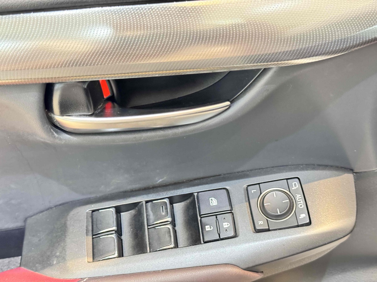 雷克萨斯 NX  2017款 300 前驱 锋行版图片