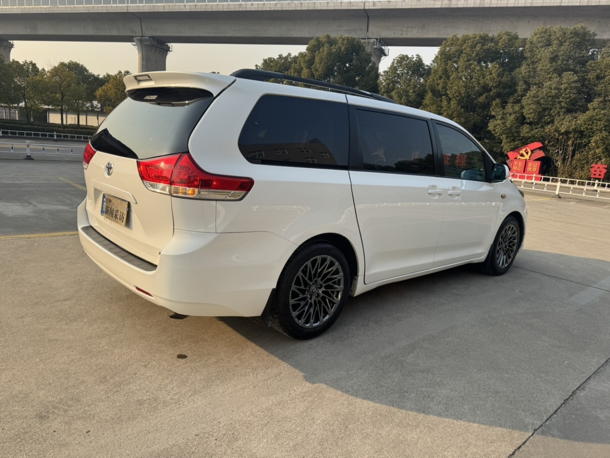 豐田 塞納  2015款 3.5L 兩驅(qū)LE圖片