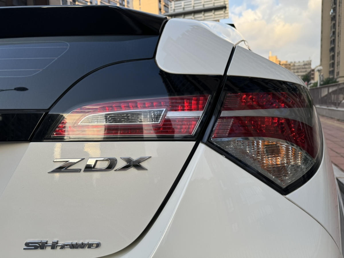 謳歌 ZDX  2012款 3.7 標(biāo)準(zhǔn)版圖片