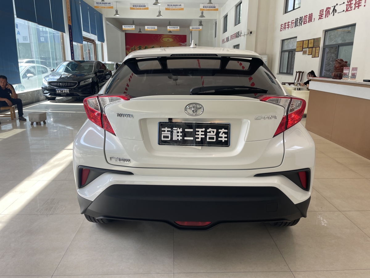 豐田 C-HR  2020款 2.0L 領(lǐng)先版圖片