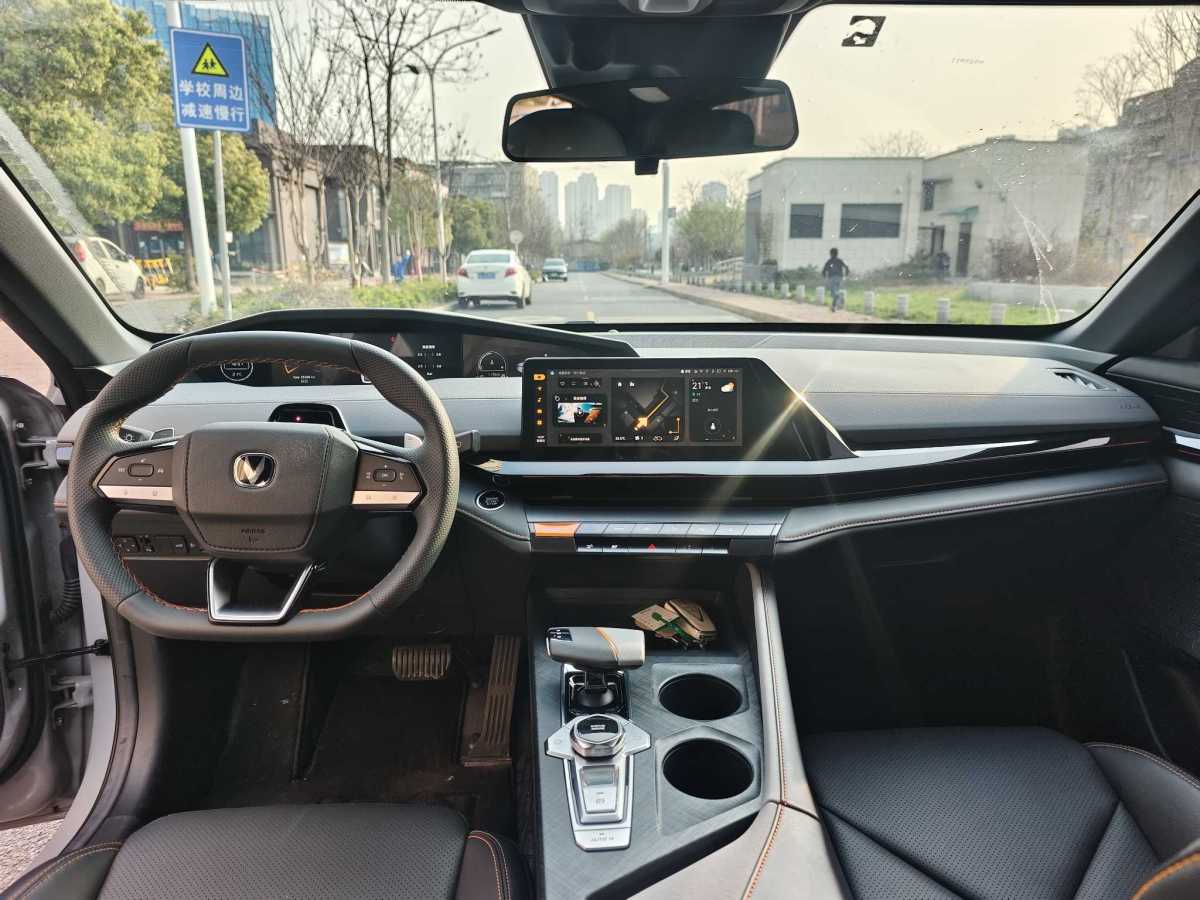 長(zhǎng)安 長(zhǎng)安UNI-V  2022款 1.5T 尊貴型圖片