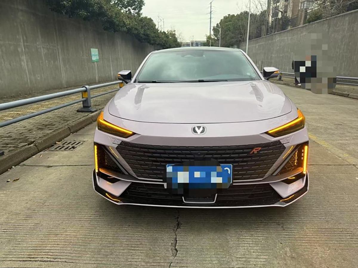 長安 長安UNI-V  2023款 1.5T 尊享型圖片