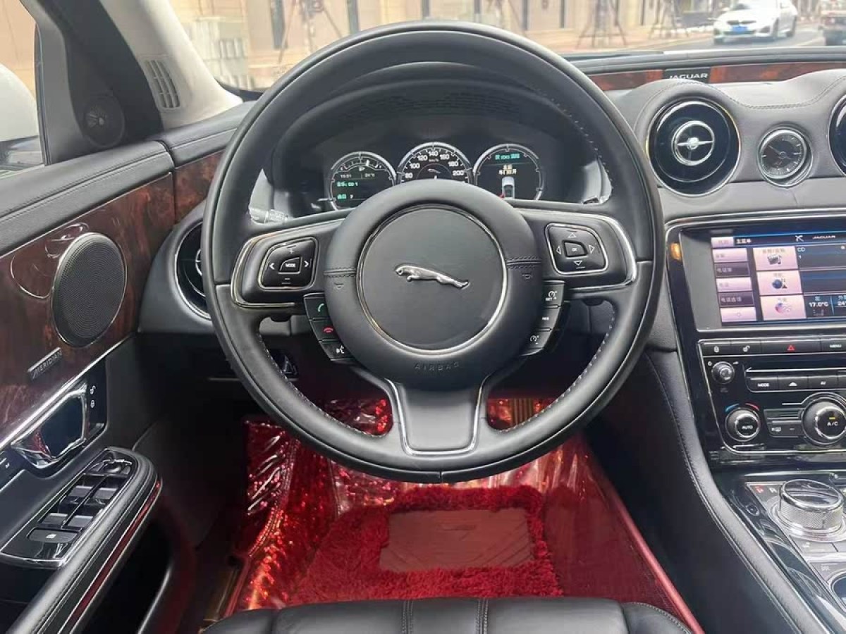 捷豹 XJ  2014款 XJL 3.0 SC 兩驅(qū)全景商務(wù)版圖片
