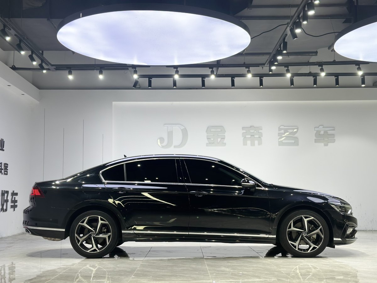 大眾 邁騰  2023款 200萬輛紀(jì)念版 330TSI DSG領(lǐng)先型圖片