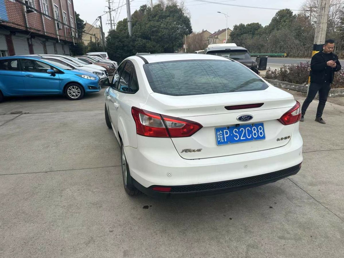 福特 福克斯  2013款 2.0T ST 標(biāo)準(zhǔn)版圖片