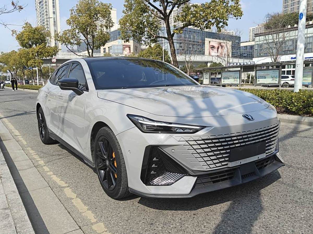 長(zhǎng)安 長(zhǎng)安UNI-V  2023款 1.5T 尊貴型圖片