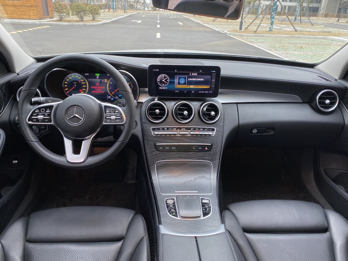 2018年12月奔驰 奔驰C级  2019款 改款 C 260 L 运动版
