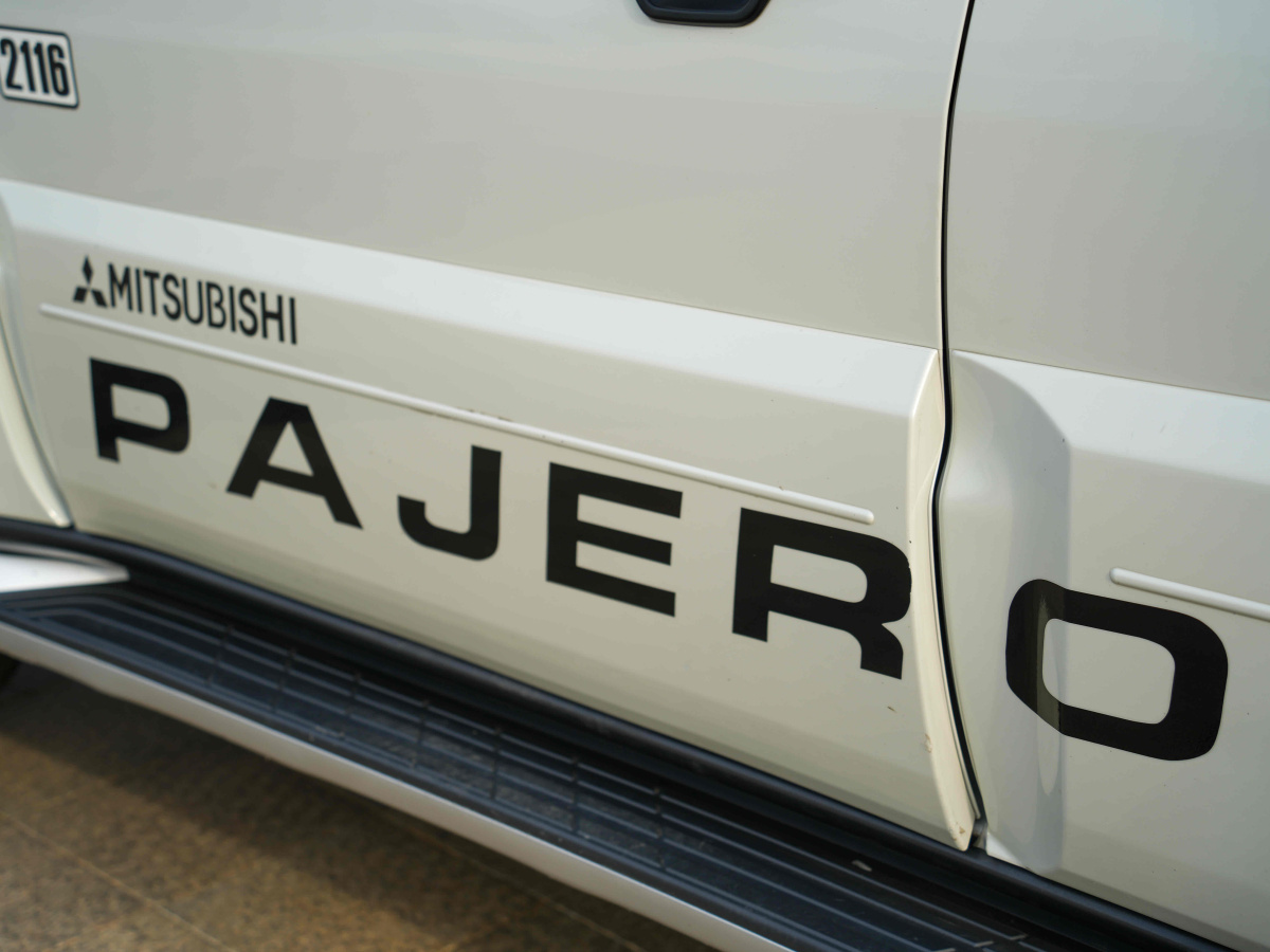三菱 帕杰罗  2014款 3.0L 精英超越版图片