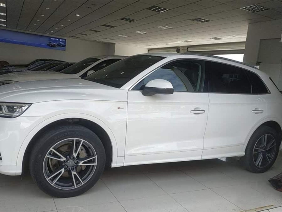 奧迪 奧迪Q5L  2018款  40 TFSI 榮享時(shí)尚型 國(guó)VI圖片
