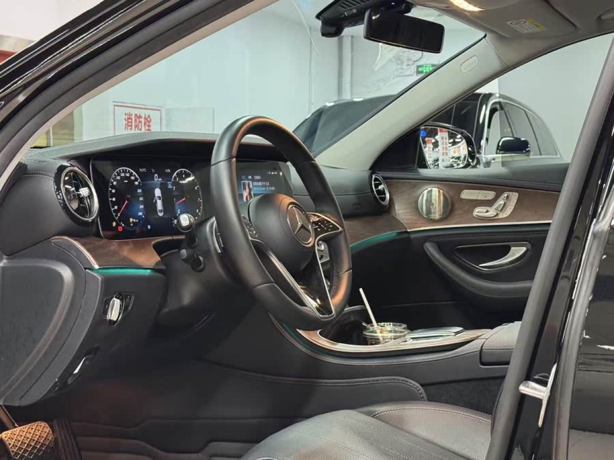 奔馳 奔馳E級  2021款 改款 E 300 L 豪華型圖片
