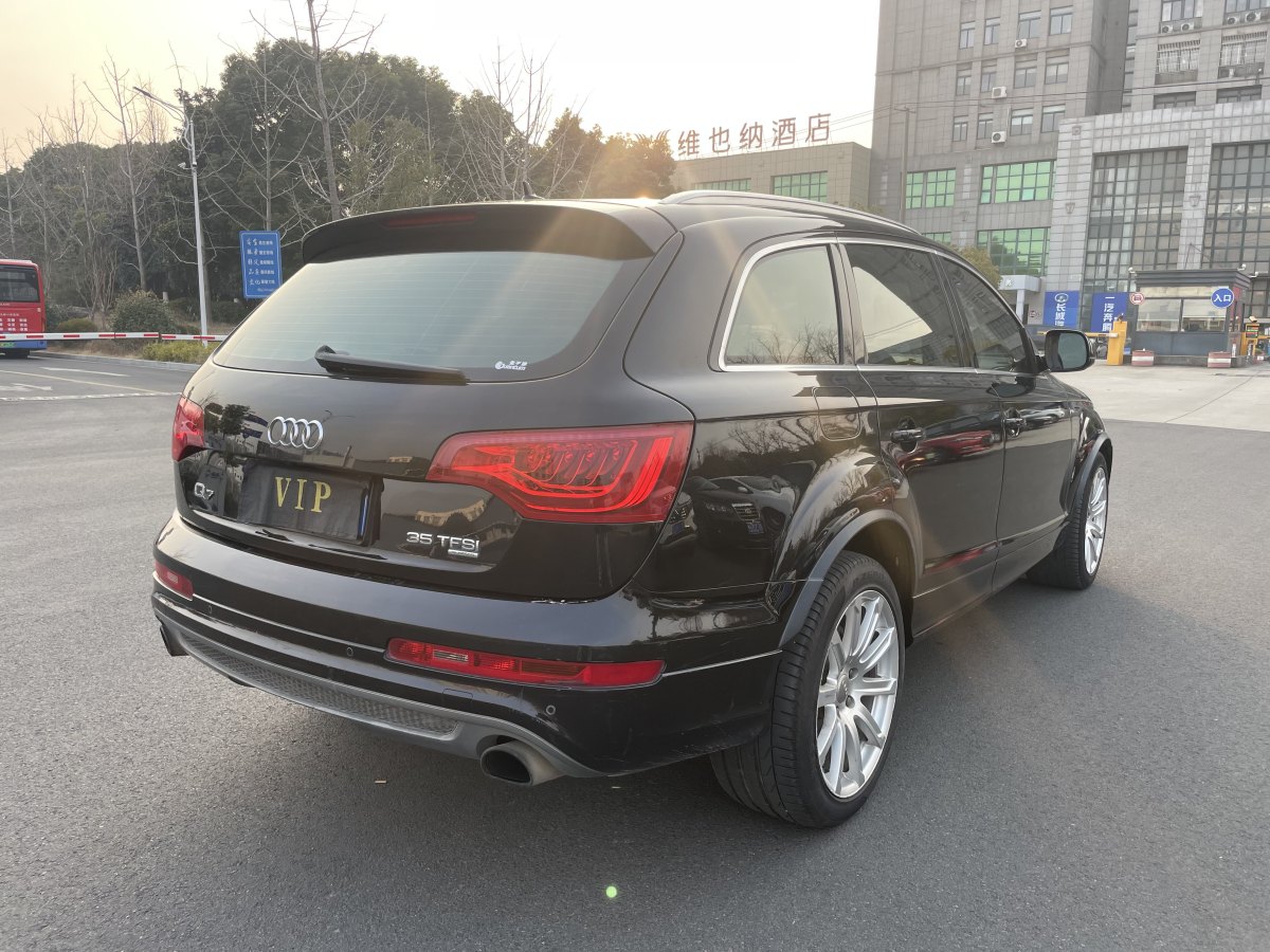 奧迪 奧迪Q7  2014款 35 TFSI 運(yùn)動(dòng)型圖片