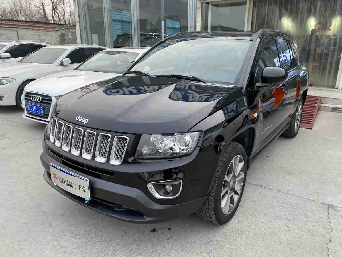 jeep 指南者 2013款 2.0l 两驱炫黑豪华版图片