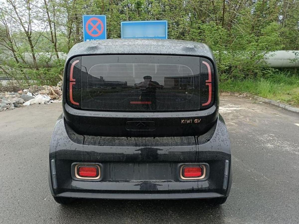 寶駿 寶駿KiWi EV  2022款 藝術(shù)家輕享版 三元鋰圖片