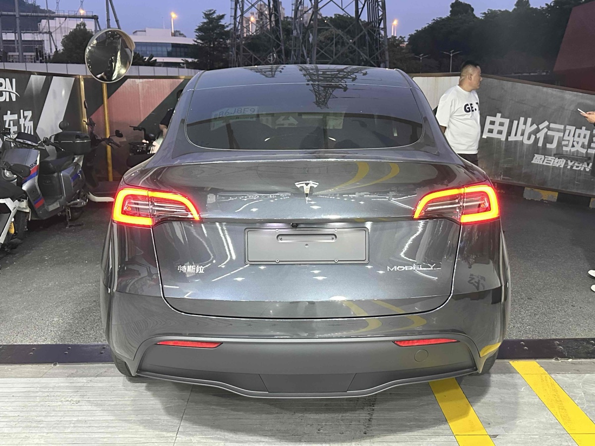 特斯拉 Model Y  2023款 長續(xù)航煥新版 雙電機(jī)全輪驅(qū)動圖片