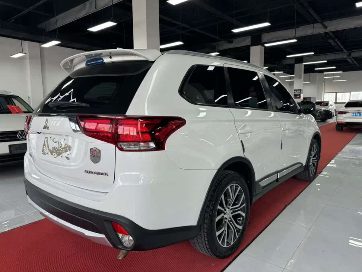 三菱 歐藍德  2018款 2.0L 兩驅(qū)榮耀版 5座圖片