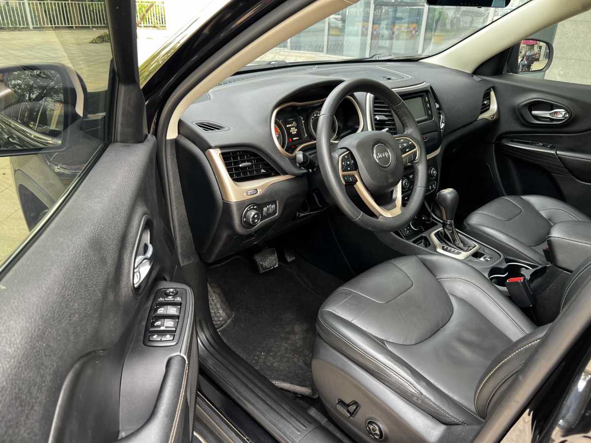 Jeep 自由光  2017款 2.4L 领先智能版图片