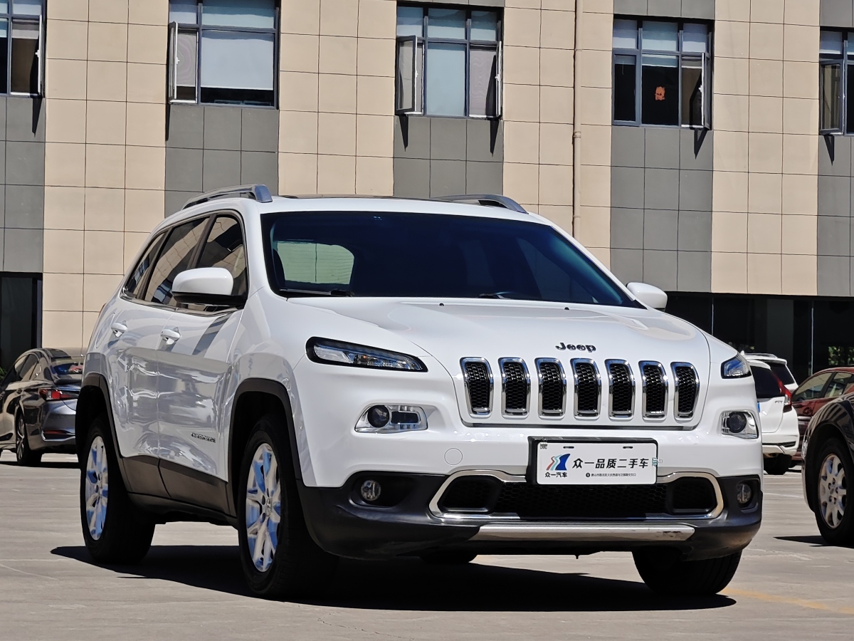 Jeep 自由光  2017款 2.0L 優(yōu)越版圖片