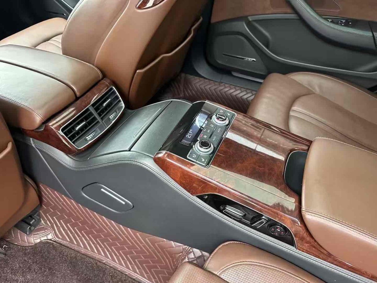 奧迪 奧迪A8  2012款 A8L 45 TFSI quattro豪華型圖片