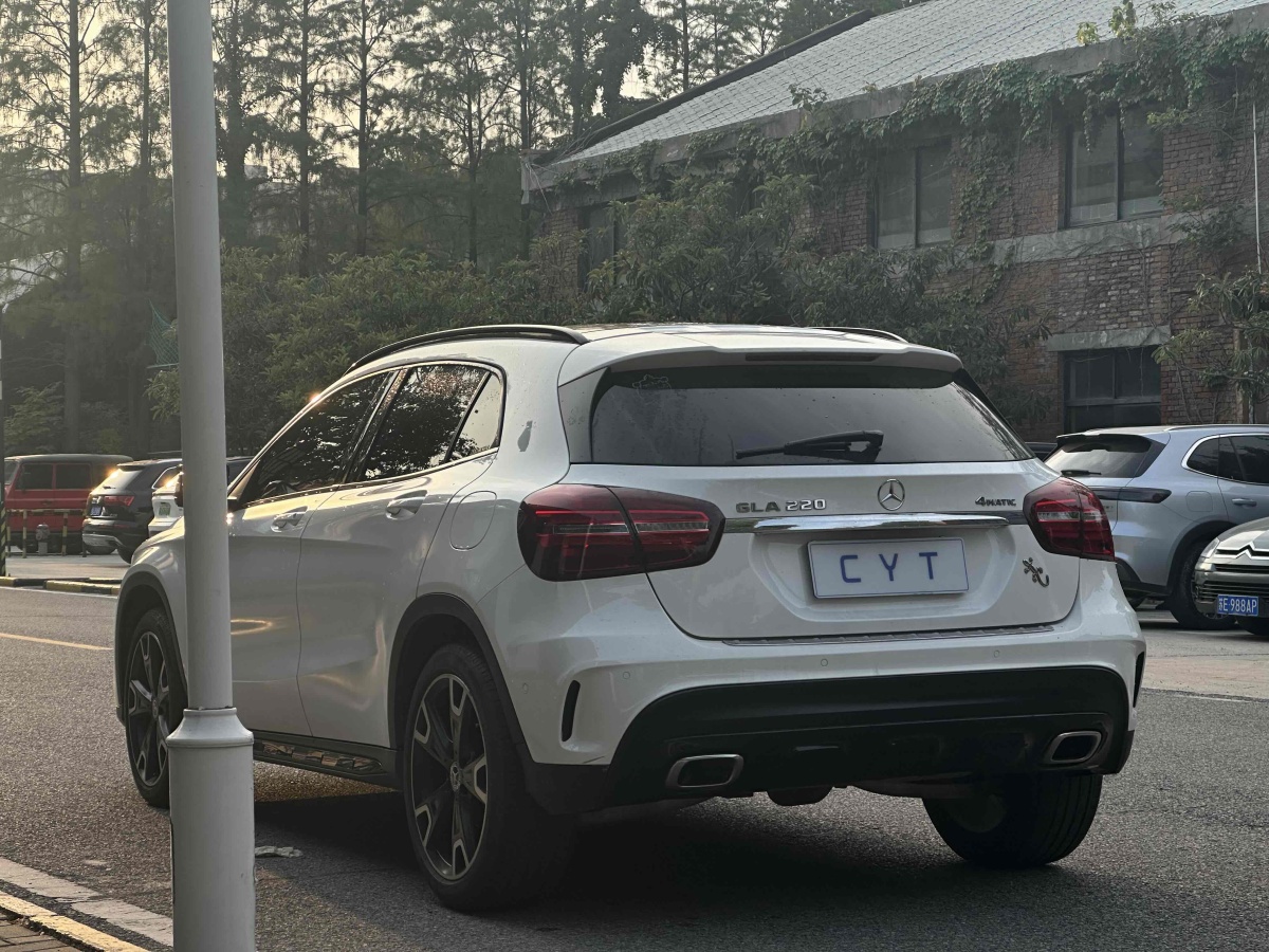2018年5月奔馳 奔馳GLA  2018款 GLA 220 4MATIC 運(yùn)動(dòng)型
