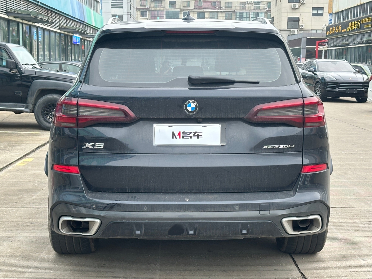 寶馬 寶馬X5  2022款 改款 xDrive 30Li 尊享型M運(yùn)動(dòng)套裝圖片