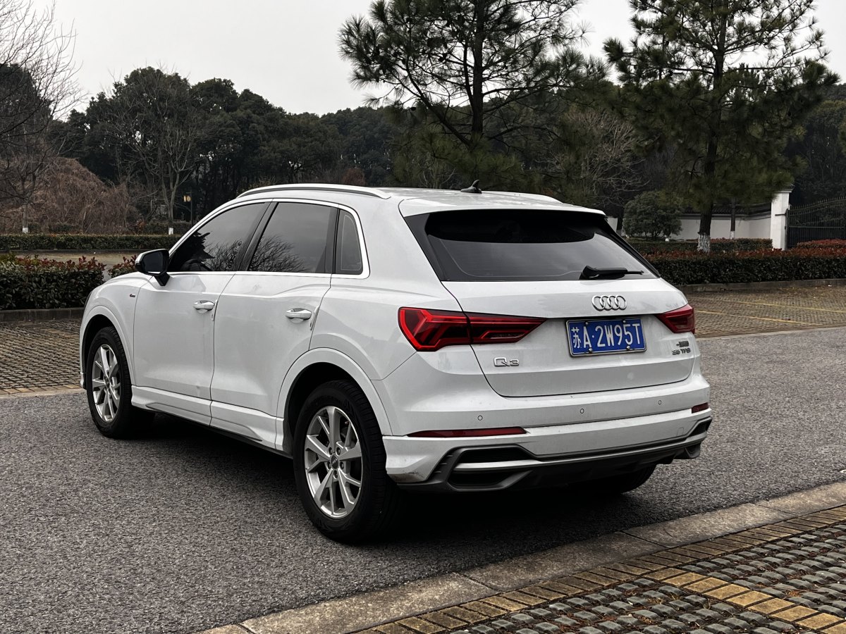 奧迪 奧迪Q3  2024款 35 TFSI 進(jìn)取動(dòng)感型圖片