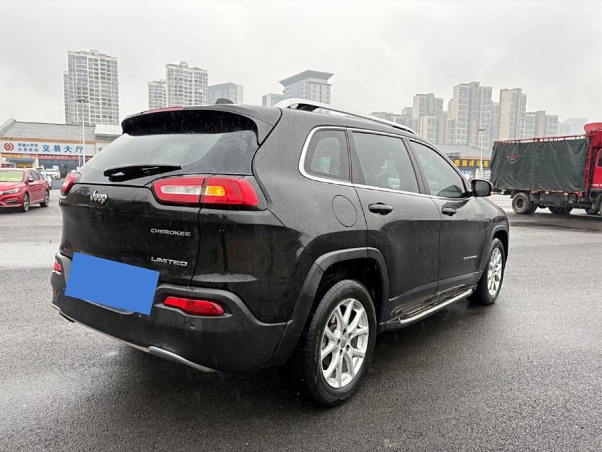 Jeep 自由光  2017款 2.0L 優(yōu)越版圖片