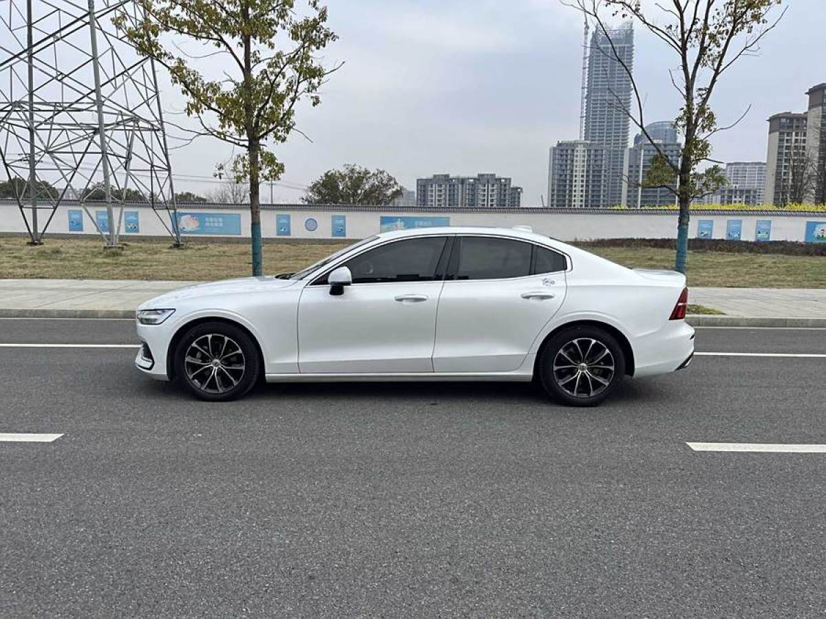 沃爾沃 S60L  2021款 T4 智逸豪華版圖片