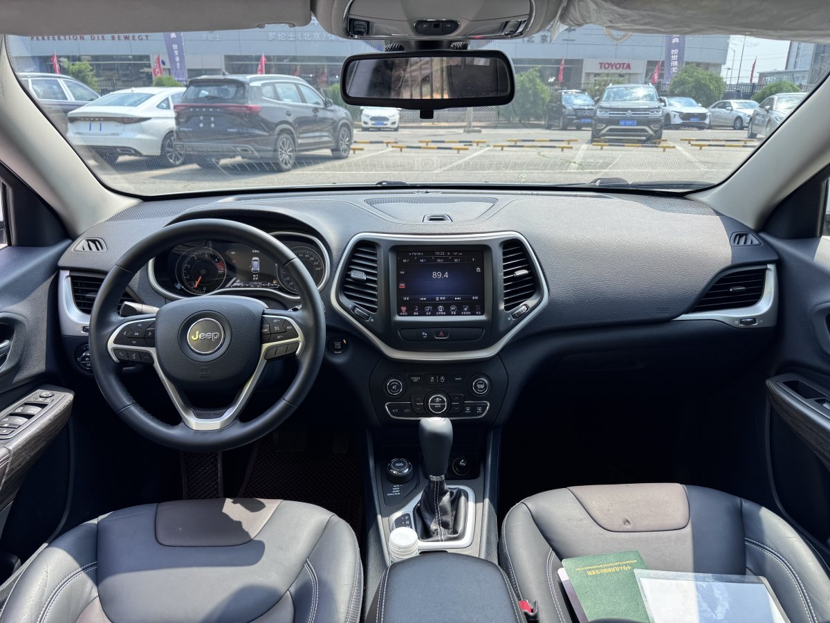 Jeep 自由光  2016款 2.4L 專業(yè)版圖片