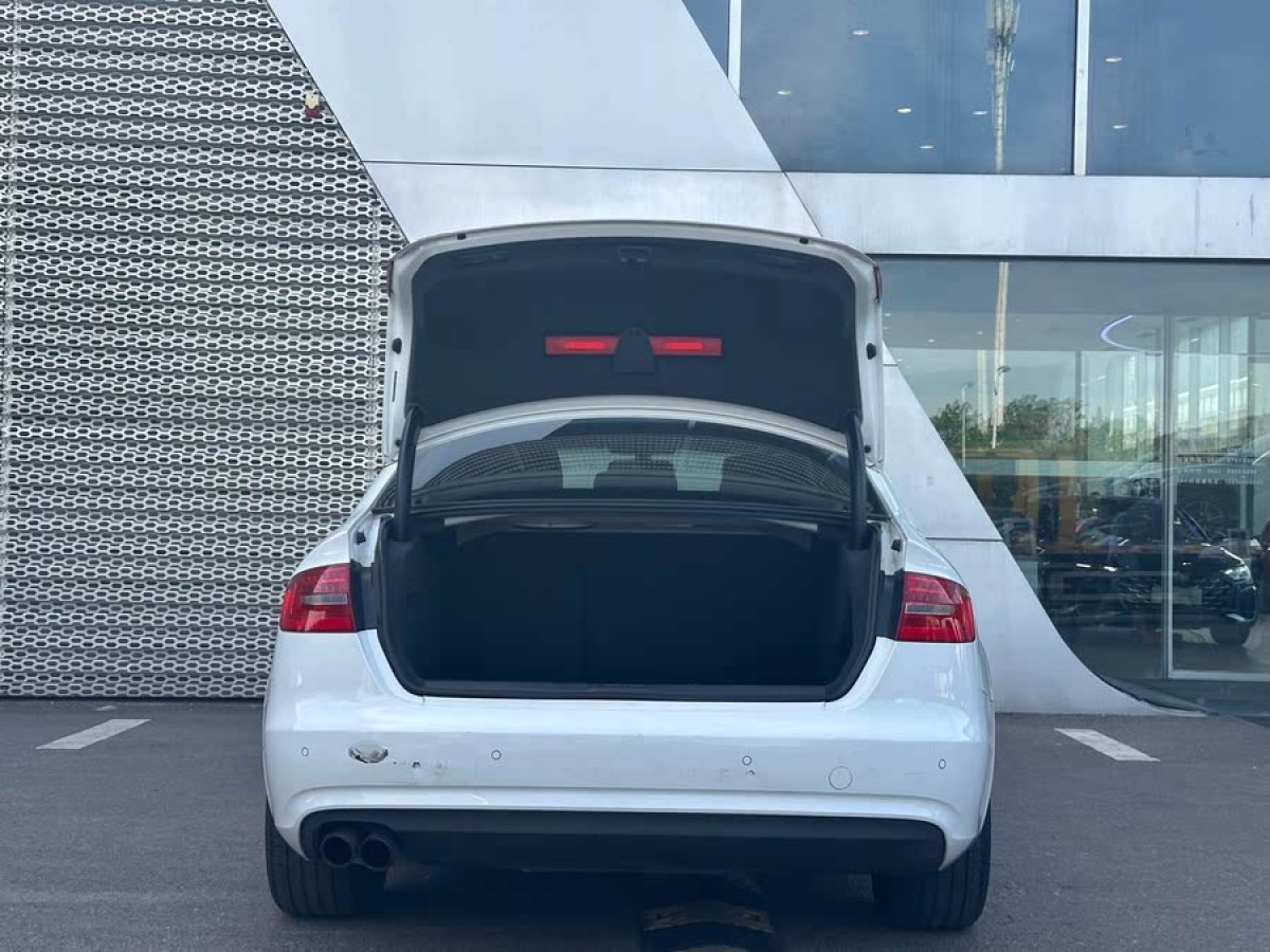 奧迪 奧迪A4L  2015款 45 TFSI quattro個(gè)性運(yùn)動(dòng)型圖片