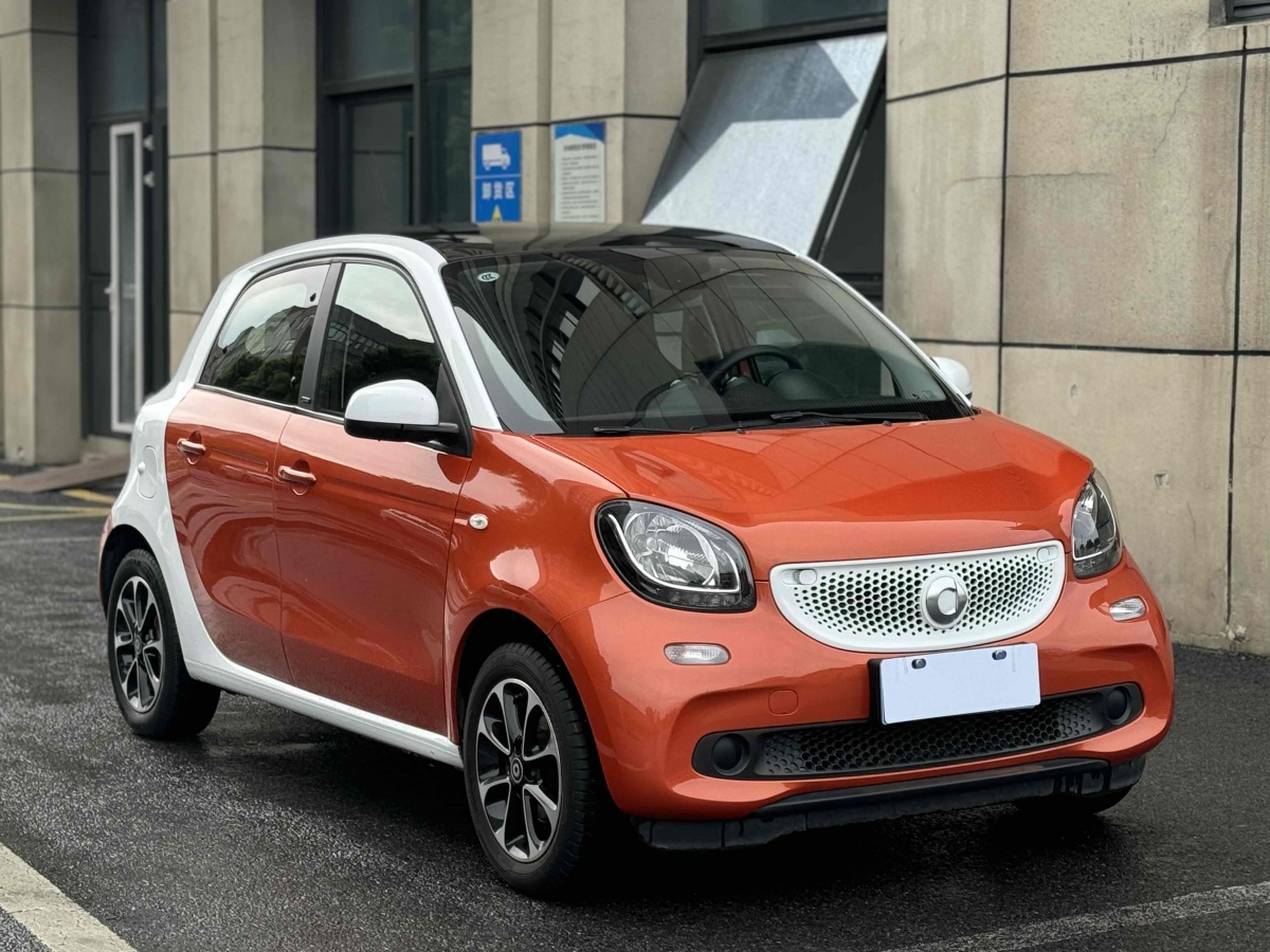 2016年8月smart forfour  2016款 1.0L 52千瓦激情版