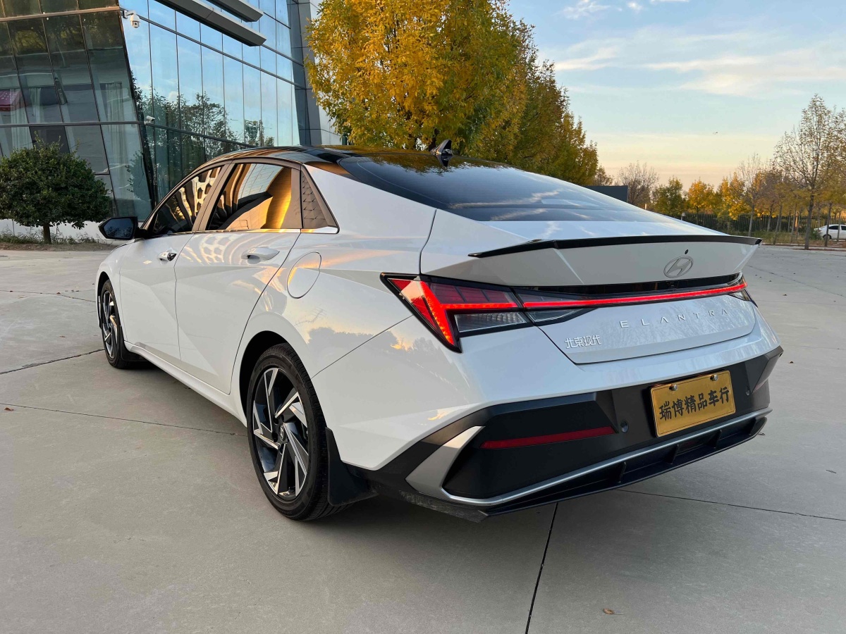 現(xiàn)代 伊蘭特  2022款 1.5L CVT LUX尊貴版圖片