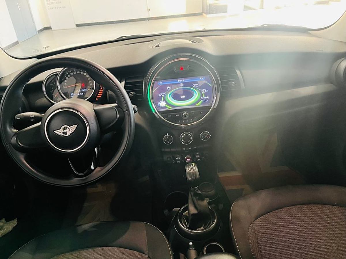 MINI MINI  2015款 1.2T ONE 五門版圖片