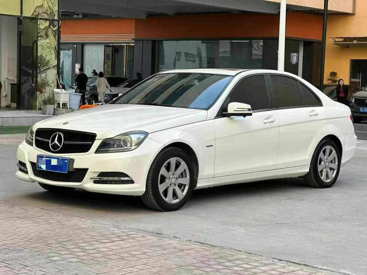 奔馳 奔馳C級(jí)AMG  2012款 AMG C 63 動(dòng)感型圖片