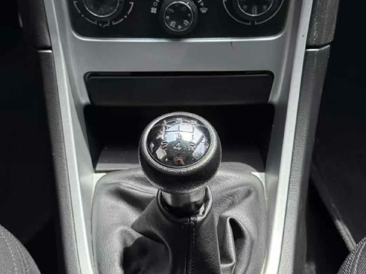 標(biāo)致 307  2013款 1.6L 手動CROSS圖片