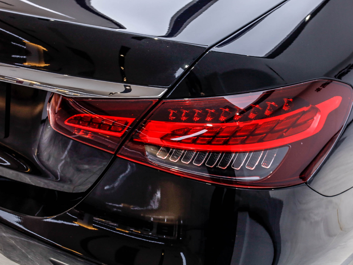 奔驰 奔驰E级 2022款 改款三 E 300 L 豪华型图片