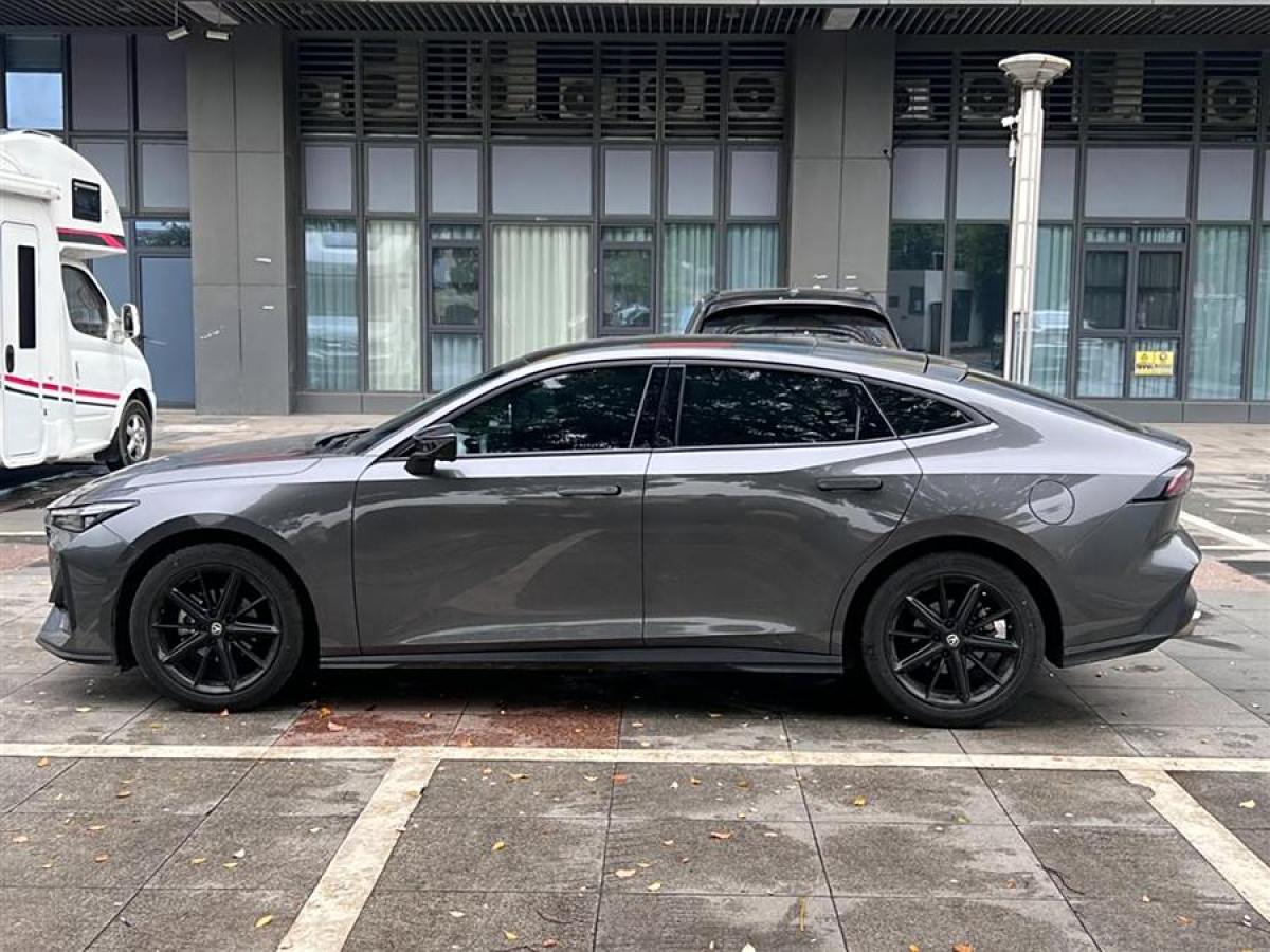 長(zhǎng)安 長(zhǎng)安UNI-V  2022款 1.5T 卓越型圖片