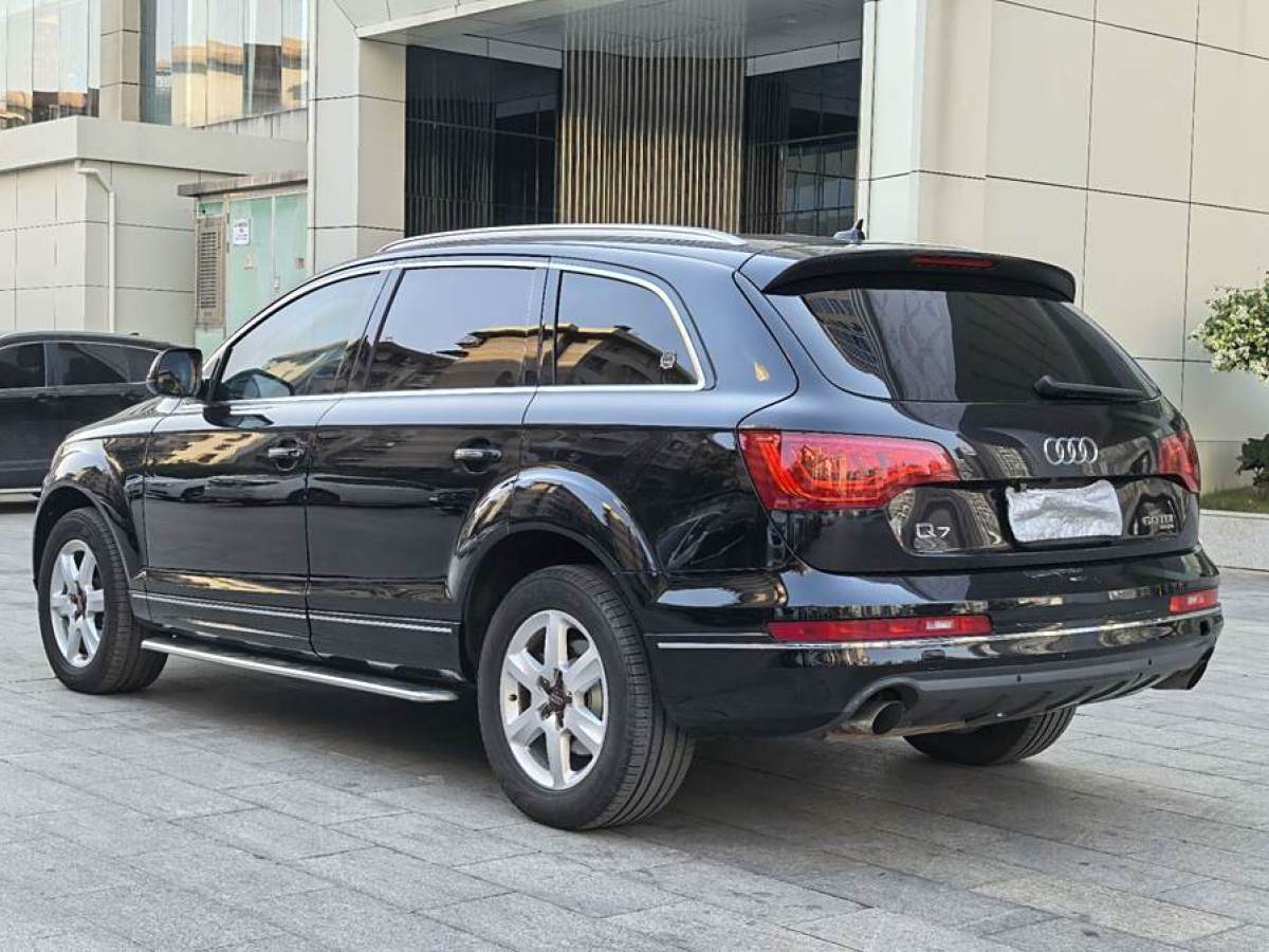 奧迪 奧迪Q7  2010款 3.0 TDI quattro 領(lǐng)先型圖片