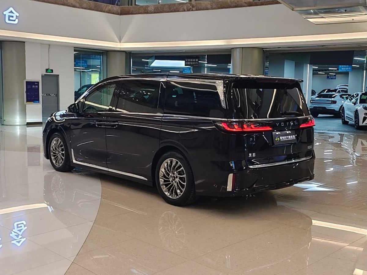 嵐圖 夢想家  2024款 PHEV 超長續(xù)航旗艦版圖片