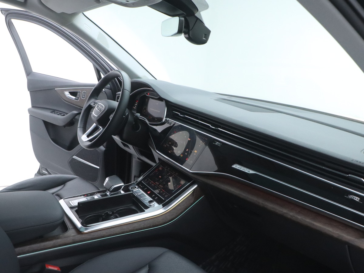 2022年4月奧迪 奧迪Q7  2023款 55 TFSI quattro S line運(yùn)動(dòng)型