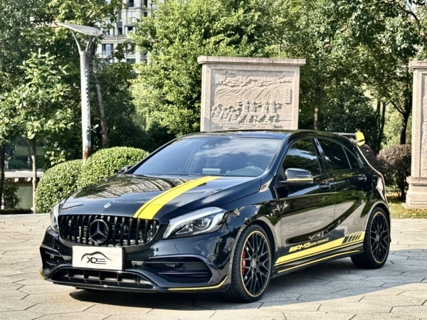 奔驰 奔驰A级AMG  2017款 AMG A 45 4MATIC 暗夜雷霆限量版