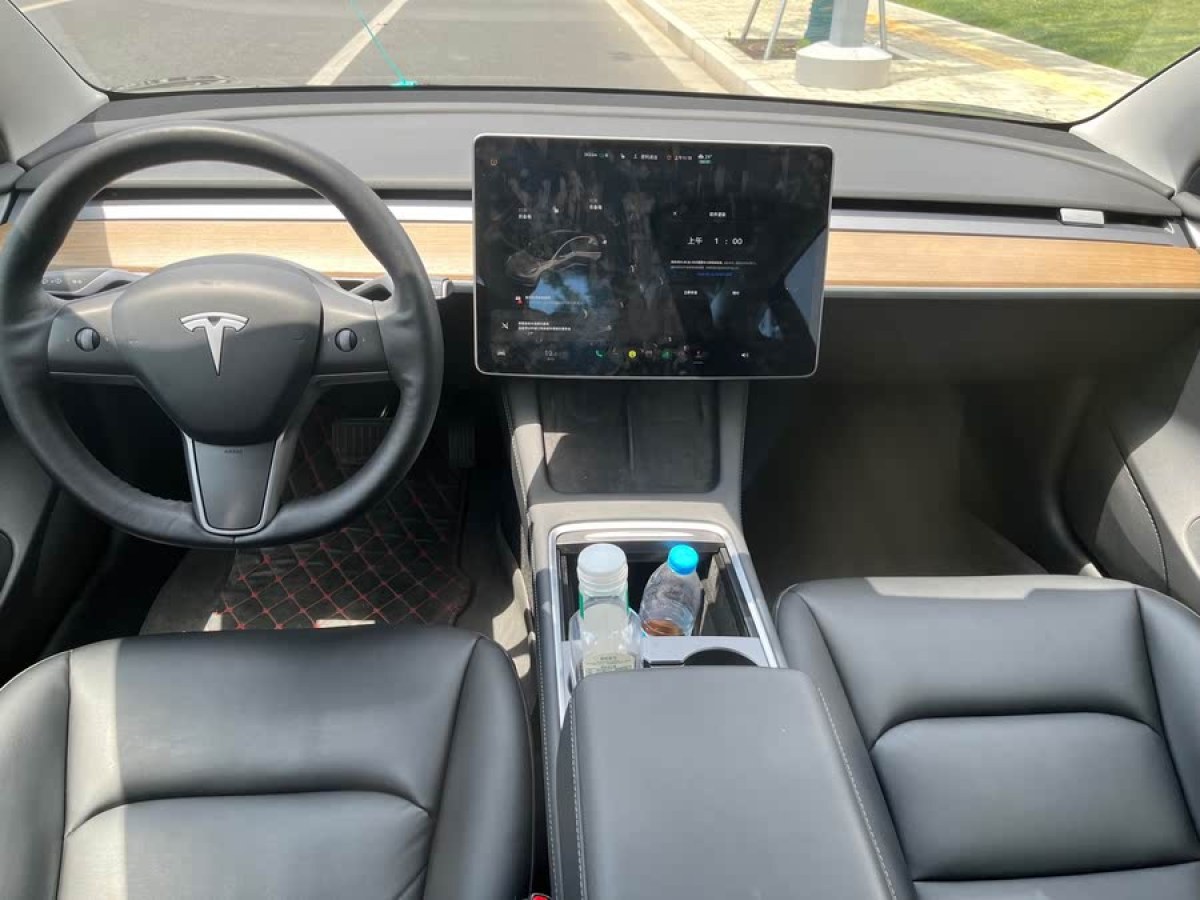 特斯拉 Model 3  2021款 改款 標(biāo)準(zhǔn)續(xù)航后驅(qū)升級(jí)版圖片