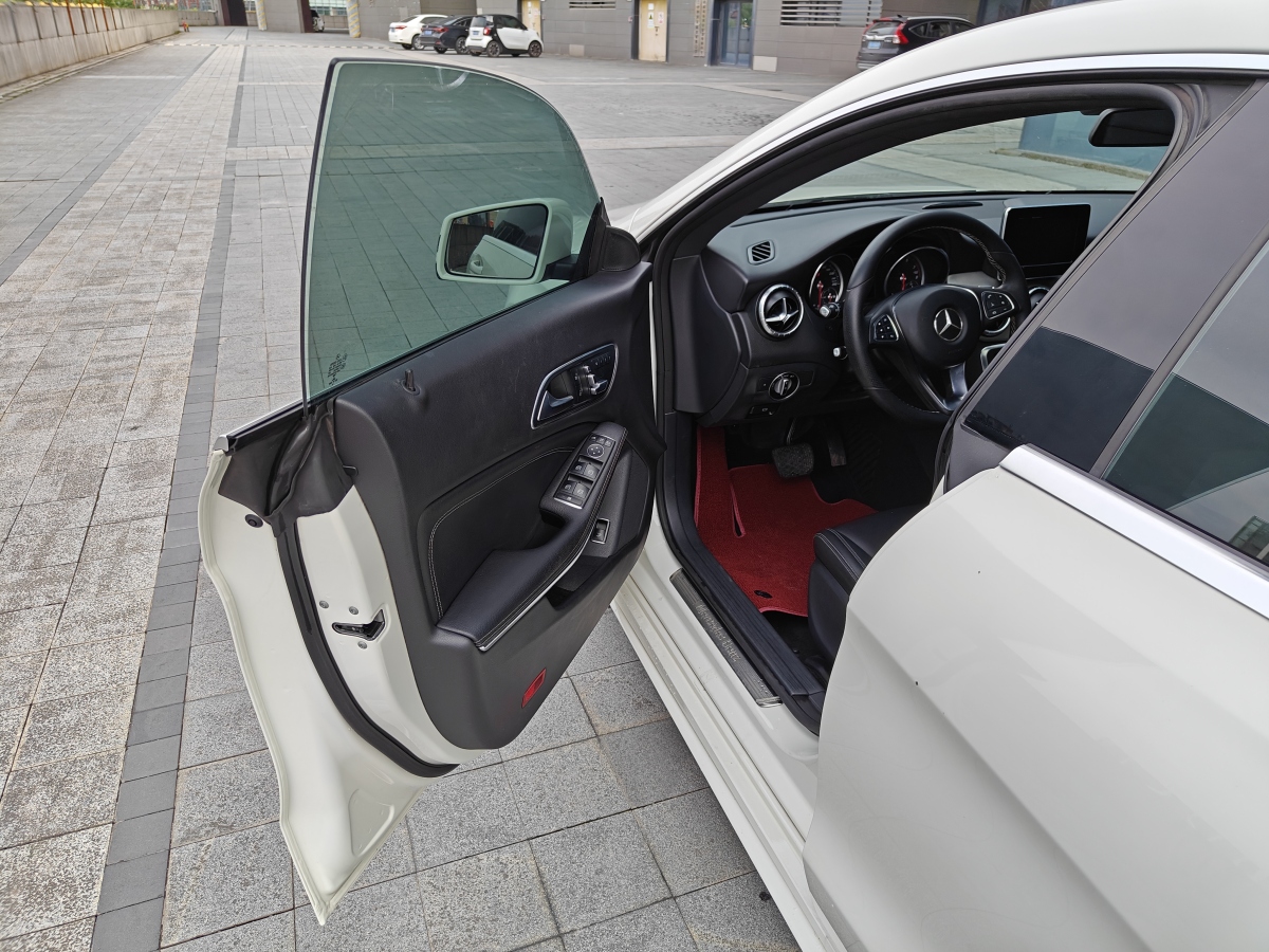 奔驰 奔驰CLA级  2016款 改款 CLA 200 时尚型图片