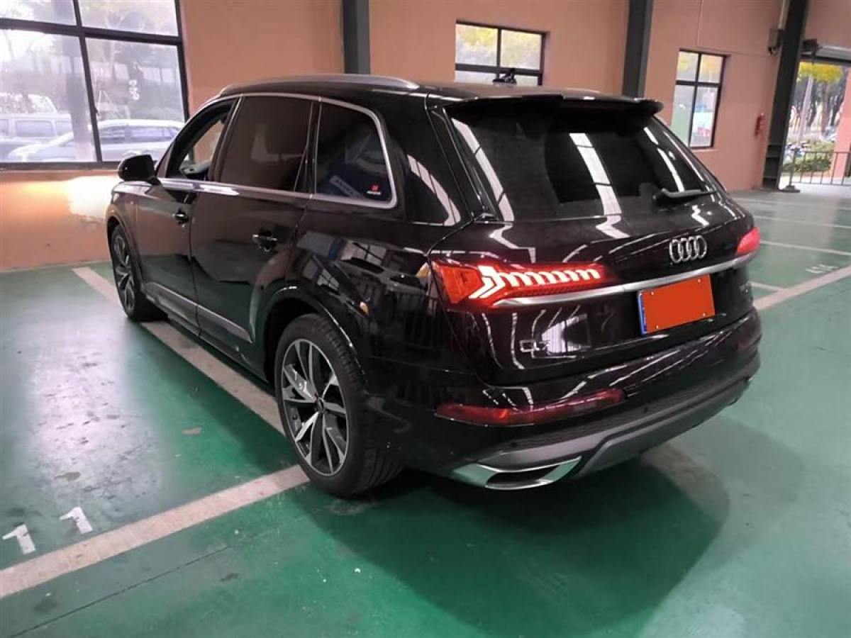 奧迪 奧迪Q7  2024款 55 TFSI quattro S line運(yùn)動(dòng)型圖片