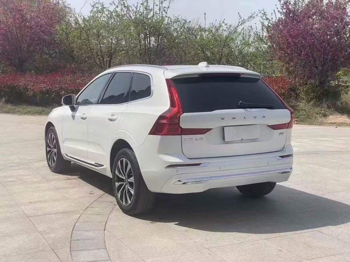 沃爾沃 XC60  2023款 B5 四驅(qū)智逸豪華版圖片