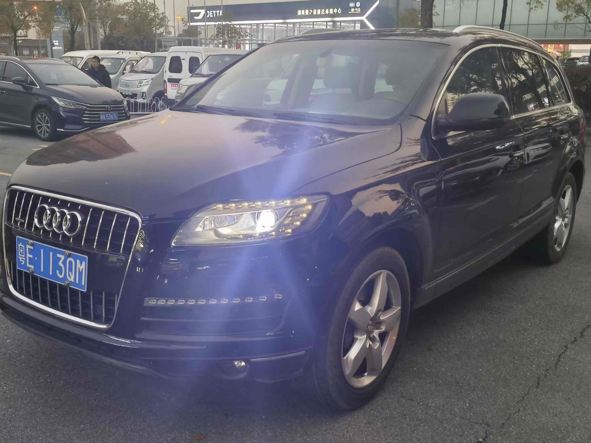 奧迪 奧迪Q7  2010款 3.0 TDI quattro 領(lǐng)先型圖片