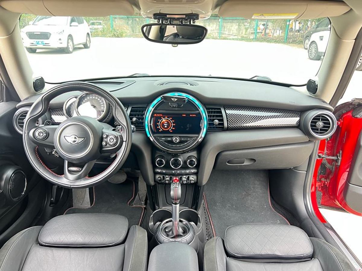 MINI MINI  2016款 2.0T COOPER S 表現(xiàn)派圖片