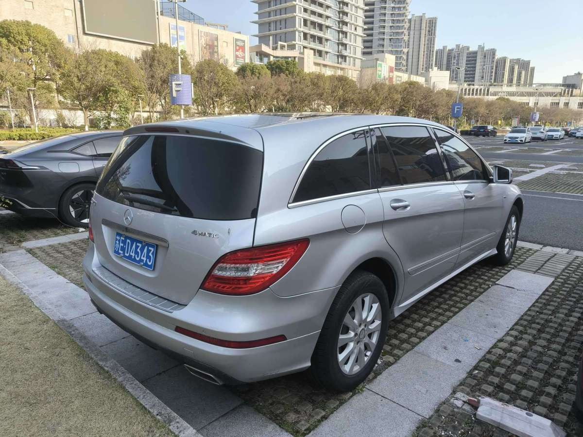 奔馳 奔馳R級  2017款 R 320 4MATIC 商務(wù)型臻藏版圖片