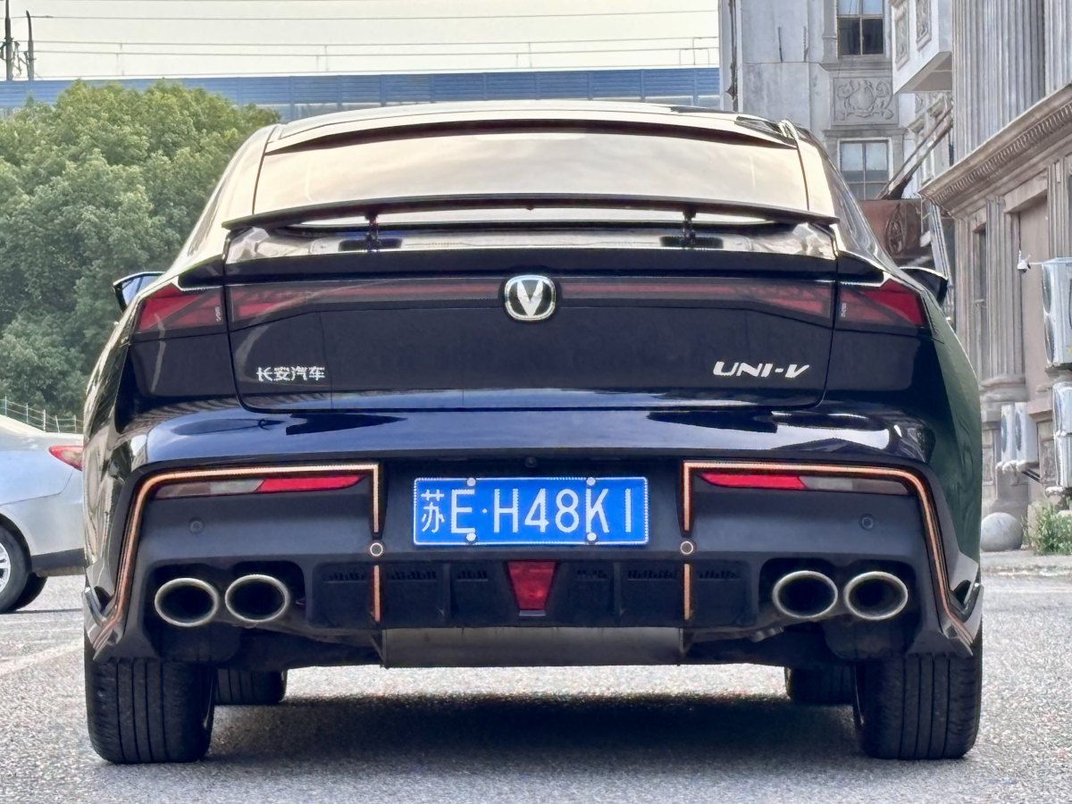 長(zhǎng)安 長(zhǎng)安UNI-V  2022款 1.5T 運(yùn)動(dòng)版圖片