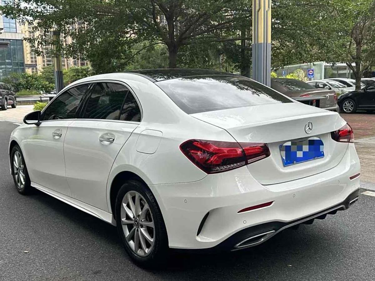 奔馳 奔馳A級(jí)  2022款 改款二 A 200 L 運(yùn)動(dòng)轎車時(shí)尚型圖片